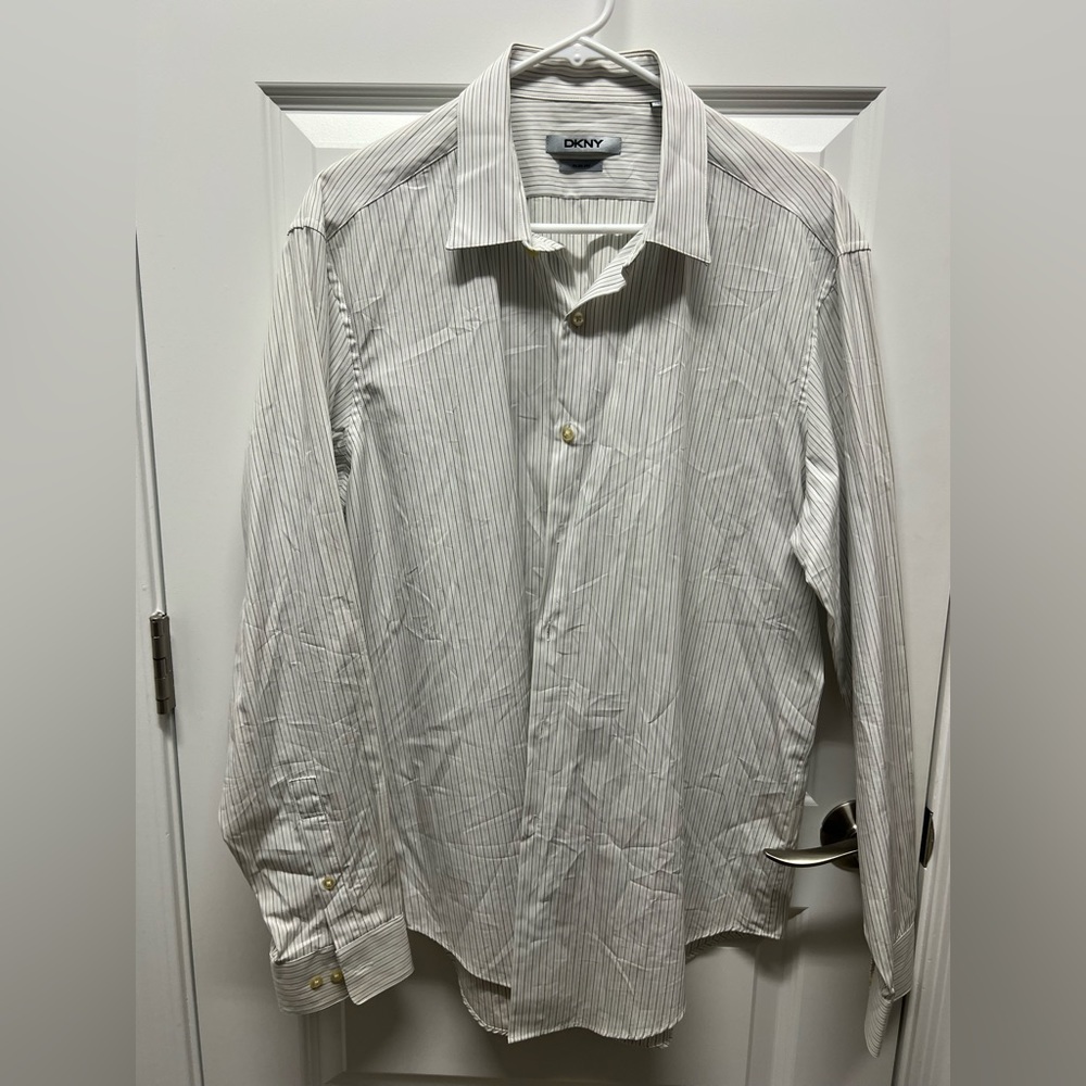 DKNY Dress shirt. Slim fit.